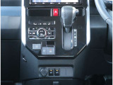 【オートエアコン】1年中快適な室内を提供!車内温度を設定すると、風量を自動で調整してくれます。