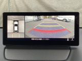 狭い場所での駐車やすれ違いなどでより的確な運転操作に役立つ360&deg;ビューモニターが装備されています。