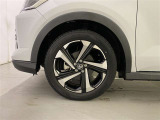 機敏さを引き立てる純正アルミ 195/60 R17 装着!