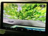 車両周辺の映像を画面で確認でき、駐車時などに周囲の様子を把握するのに役立ちます。目視とあわせて活用することで、日常の取り回しをサポートします。