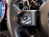 【クルーズコントロール】クルーズコントロール装備車両で御座います。速度を設定することにより、長距離運転の際にアクセルペダルを常に踏み込む必要が無くなります。