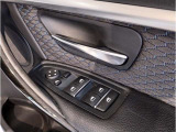 BMWはドアが分厚いです。衝突によりドアがつぶれてしまった場合にも外からいち早くドアを開けれるよう考えられています。数十秒の救出の遅れが命につながりかねない場合、こういった配慮が重要なポイントです。