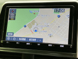 現在地を中心に周辺の道路や施設名を確認できる地図表示です。縮尺や表示内容を画面から切り替えられ、目的地までのルート確認や、慣れない場所での位置把握に役立ちます。