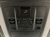 運転席側からスライドドアやシェードが操作できます。