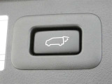 ワンタッチでバックドアが開閉。重たいバックドアも力いらずで開閉できる便利なパワーバックドア付きです!
