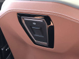 車両の詳細、ご質問につきましては、営業スタッフまでお気軽にご連絡下さいませ。遠方のお客様には実車の詳細動画送信も承ります。お問合せをお待ち致しております。