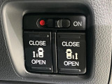 【両側パワースライドドア】スマートキーや運転席のスイッチで後席両側スライドドアの開閉が可能♪電動だから力を入れてドアを開ける必要が無く、小さなお子様でも簡単に開け閉めでき快適です♪