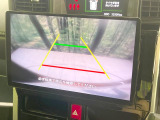 【バックカメラ】駐車時に後方がリアルタイム映像で確認できます。大型商業施設や立体駐車場での駐車時や、夜間のバック時に大活躍!運転スキルに関わらず、今や必須となった装備のひとつです!