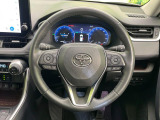 【純正革巻きステアリング】上質な革を使用することで、手にしっかり馴染みとても運転しやすいハンドルです♪
