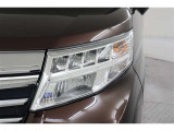 【LEDヘッドライト】装着車です! 夜間の暗い道でも、白く明るく前方を照らしてくれるので、安心して運転が出来そうですね♪