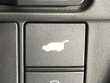 【パワーバックドア】スマートキーや運転席のボタンを押すだけでリアゲートが自動で開閉します!荷物を持っている時や、高い位置にあるバックドアを閉める際に便利な機能です♪