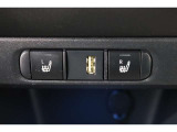 運転席と助手席には寒い日の肩や腰、冷えやすい下肢を温めてくれるシートヒーターが付いております!