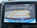 後方の映像とガイドラインを画面で確認でき、駐車時の周囲確認をサポートします。車庫入れや狭い場所での取り回しなど、後退時に目視とあわせて活用できる便利な装備です。