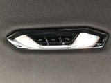 車両の詳細、ご質問につきましては、営業スタッフまでお気軽にご連絡下さいませ。遠方のお客様には実車の詳細動画送信も承ります。お問合せをお待ち致しております。