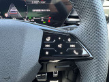 ●ステアリングヒーター『車のステアリングホイール(ハンドル)を温める機能です。この機能は寒い季節に運転中の手を温かく保つために役立ちます。』