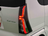 精悍なカスタム専用デザインのLEDリヤコンビネーションランプ(LEDストップランプ)で省電力・長寿命化を実現。