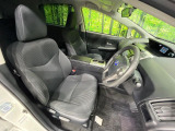 運転席まわりには十分なスペースがあり、大柄な方でもゆったり運転していただける環境です。