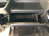 よく使うものが手を伸ばせばすぐ届く、機能面で充実した収納。