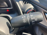 鋭く前方を照らす、LEDヘッドライト。遠くまで視界が開けることで、より安心したストレスのない走行を、提供してくれます。ライトの寿命が長いこともLEDの特徴ですね。