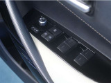 電動格納&ミラー角度調整機能付きです。