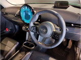 ミニ独特のゴーカートフィーリングと呼ばれる軽快なハンドリングはAT車、MT車のどちらでも楽しめます。