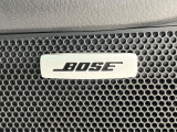 【BOSEサウンドシステム】メーカーオプションの高品位サウンドシステムを搭載。専用のチューニングが施された大小様々なスピーカーから良質なサウンドが奏でられ、臨場感あふれる音響空間を演出します。