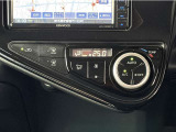 お好みの温度に設定すれば、車内の温度を検知し自動で調整してくれるオートエアコン!暑い、寒いと何度もスイッチを操作しなくても済みます☆☆