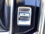 ドライブセレクションを搭載。SPORTモードにすると自動的に低いギアに設定。アクセル操作に対して力強い加速が得られます。