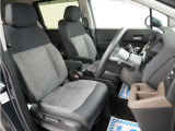 運転席のスペースはゆったりしていて、視界も広く確保されているので普段の運転からロングドライブまで快適です。