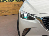 【LEDヘッドライト】悪天候や夜間走行時も良好な視界を確保し安心して運転できる高輝度LEDヘッドライトを装備!点灯速度が早く、消費電力も抑えられています。