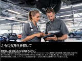 お客様への車両お引渡の前に、エンジンやトランスミッションといった心臓部から安全装備、電気系統に至るまで、実に100項目以上にわたる所定の納車前点検を必ず実施いたします。