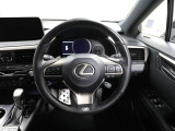 各操作スイッチなどもハンドルから手を放すことなく操作可能で安全運転に支援いたします!