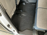 しっかりと汚れ、砂ぼこりを落とし足元まで清潔な車内空間を作り上げております♪