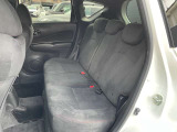 後席は足元のスペースが広くゆったりと快適にお乗りいただけます。