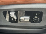 運転席メモリー付きフロント電動シート装備。