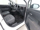 【禁煙車の定義】当店の定義・・・☆タバコ臭くない事☆コゲがない事☆灰皿等の喫煙器具が未使用の事 以上3項目をクリアした場合【禁煙車】と表示します。(現状を表しています。過去の事は、断定できません。)