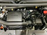 コンパクトなエンジンルームで、室内空間を確保しています。ホンダのMM思想(マンマキシマム・メカミニマム)は今でも受け継がれています。