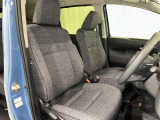 高いホールド性で運転姿勢が安定します。長距離ドライブでも疲れにくいのが魅力です。快適なドライビングライフをお送りください♪