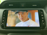 画面でテレビ番組を視聴できる装備です。お出かけ先で停車して休憩する時間にも映像を楽しめるため、車内で過ごすひとときに便利。視聴は停車中にご利用ください。