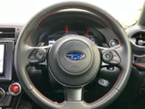 停車中にテレビ番組や映像を視聴でき、休憩時間の過ごし方が広がります。画面表示も見やすく、目的地でひと息つく際などに活用いただける装備です。