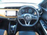 使いやすく安全な操作性と、良好な視界の運転席です。