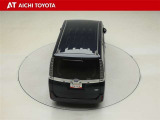 後方視界は、大きなバックドアガラスを採用し、十分確保されています。この車には、バックカメラが付いています。ご安心ください。