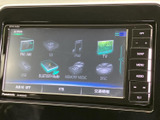 オーディオ画面にはFM・AMや音楽ソースに加えてTVの項目も表示。停車中にテレビを視聴したい場面にも活用でき、画面から選択肢を確認しやすい構成です。