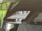【プリクラッシュセーフティ】前方の車両等を検知し、衝突しそうな時は警報で注意を促し、ブレーキを踏む力をサポート。ブレーキを踏めなかった場合は衝突被害軽減ブレーキが作動、衝突回避をサポートします。