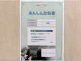 サポカーあんしん診断!トヨタ専用診断器で衝突被害軽減ブレーキなどの安全運転支援装置システムを点検しています。