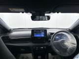 落ち着いたカラーの内装で、ゆったりと運転したい方に。