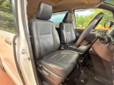 運転席シート廻りは使用感も少なく、良好な状態となっています。丁寧に使われていたことがよくわかりますね。