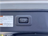 後ろが狭くてもサッと積める。途中で止められる安心のバックドア。後ろの駐車スペースが狭い時に重宝しますよ♪
