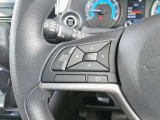 手元でナビやAV機器を操作できるステアリングスイッチ