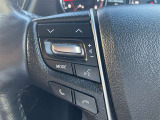 ステアリングスイッチ付き。前方から目を離すことなく操作することが可能です。